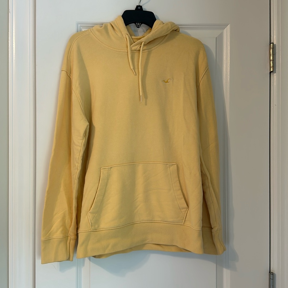 yellow hollister sweatshirt